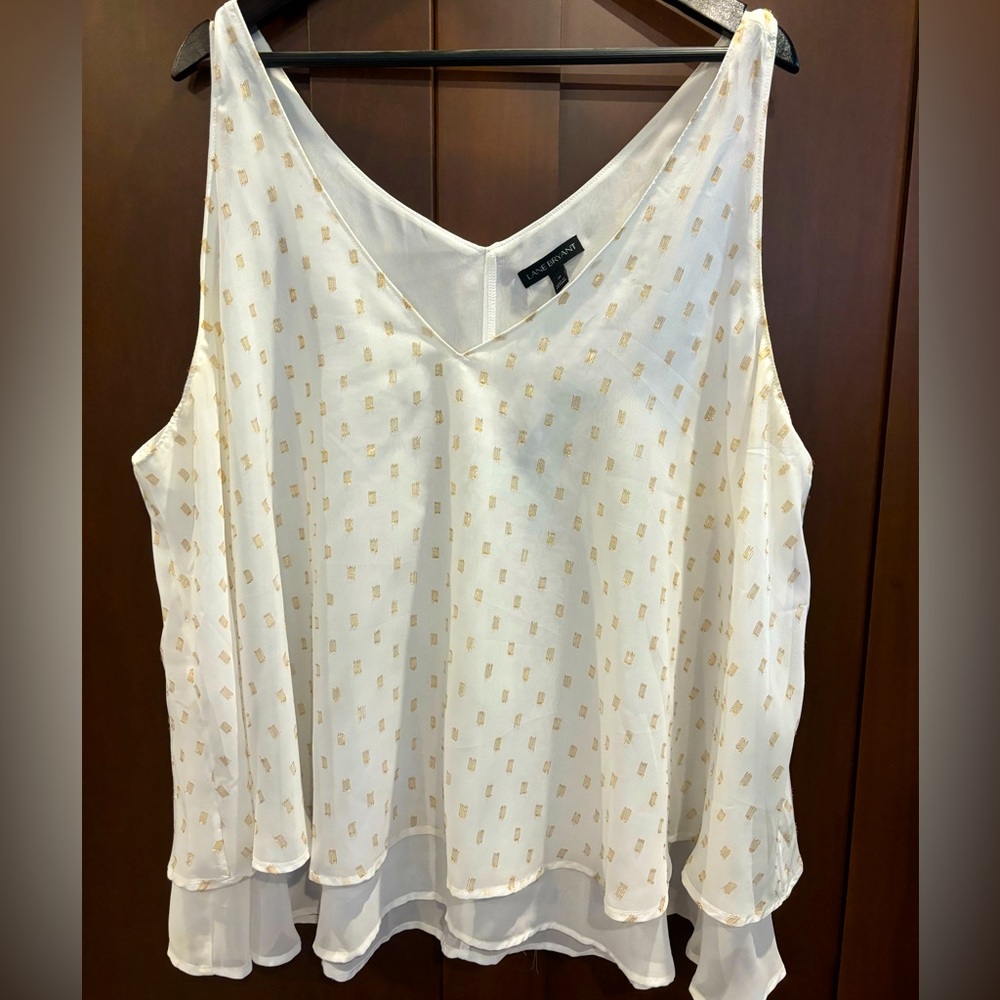 Shimmering gold on white, perfect to dress up any outfit.